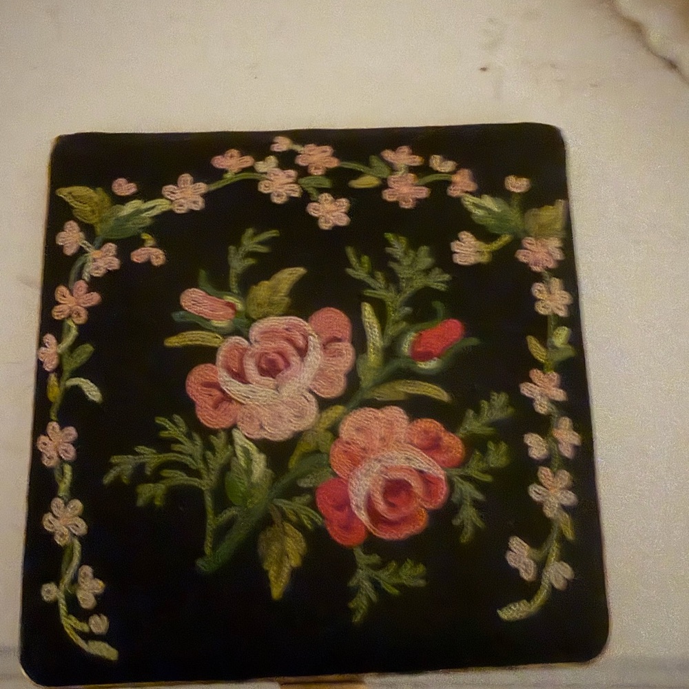 Vintage Petit Point Embroidered Compact Circa 1940’d - Picture 5 of 6